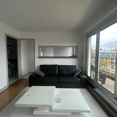 Eiffel Tower View 16th Apartment Paris